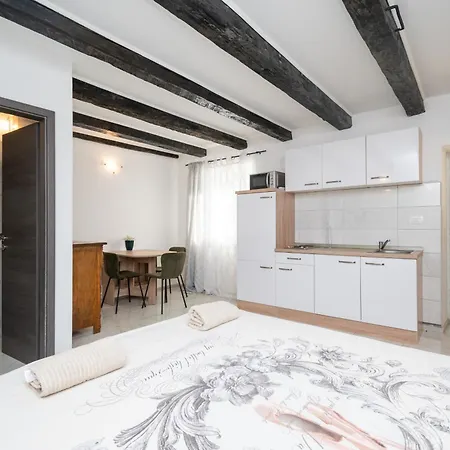 Apartment With Parking Space Nin, Zadar - 22265 Nin